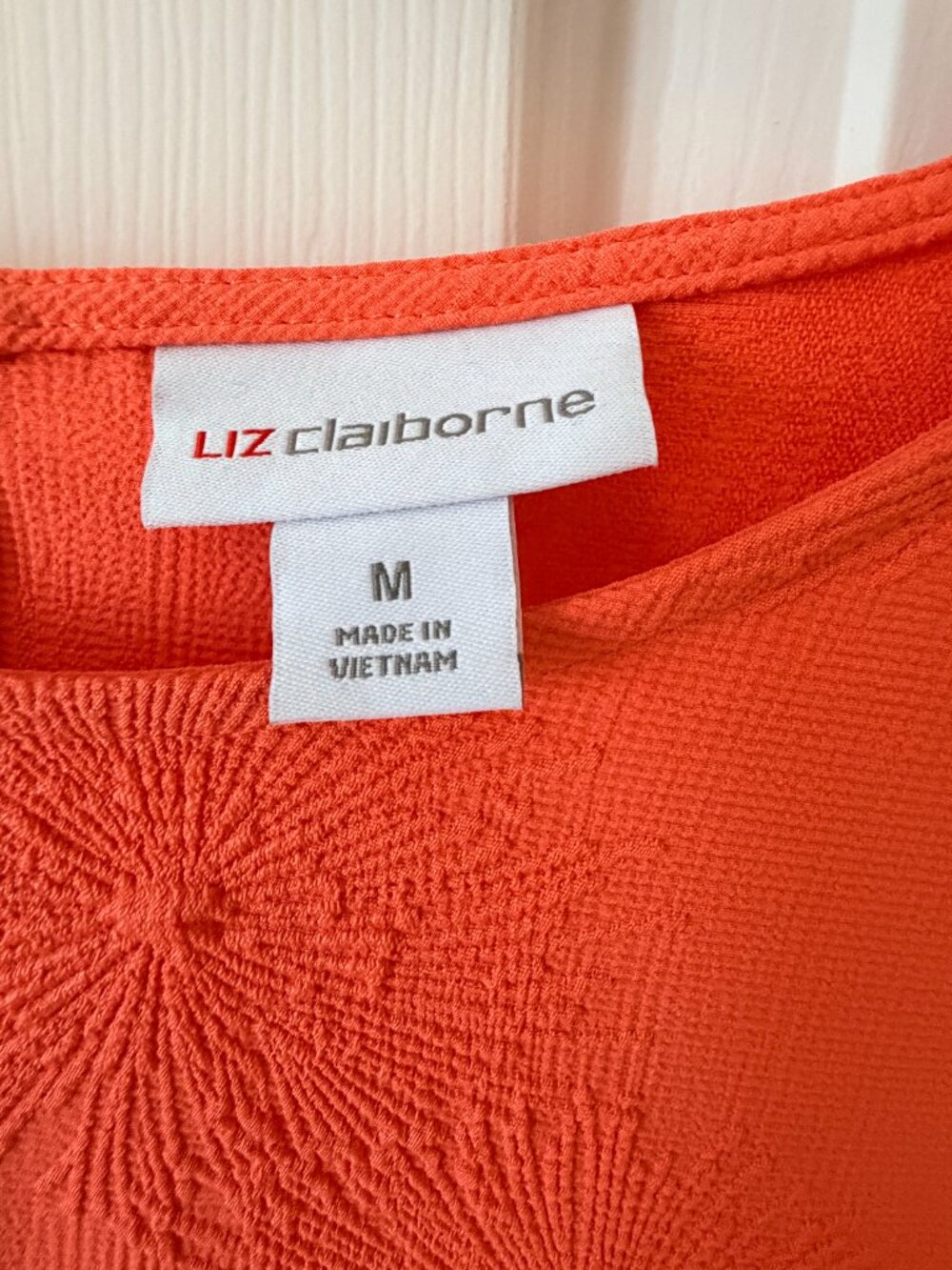 Liz Claiborne Ruffle Sleeve Blouse Medium NWT - Picture 3 of 4